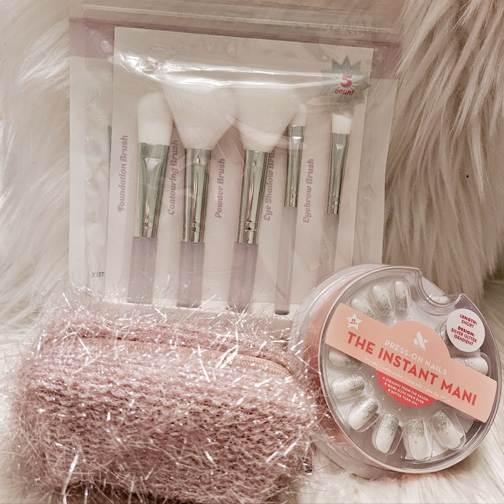 New Beauty Bundle *MAC Makeup Pouch* Brushes & Press On Nails